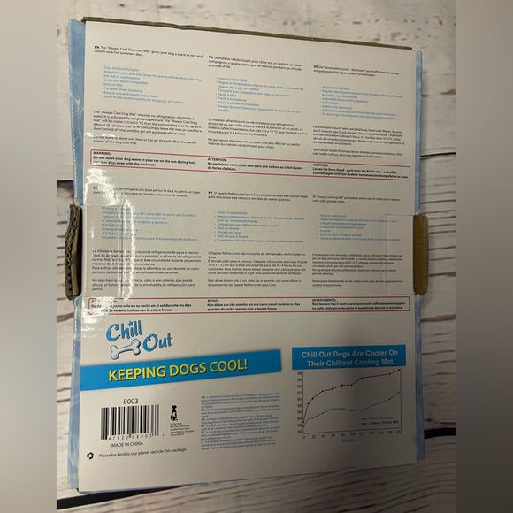 AFP Pet Cooling Dog Mat Self Cooling Pad Cushion Keeps Pets Cool Size Medium NIB - Picture 2 of 3